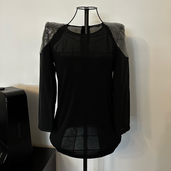 Black Mackage 3/4 sleeve top with sequence padded shoulders size Small - Picture 1 of 4
